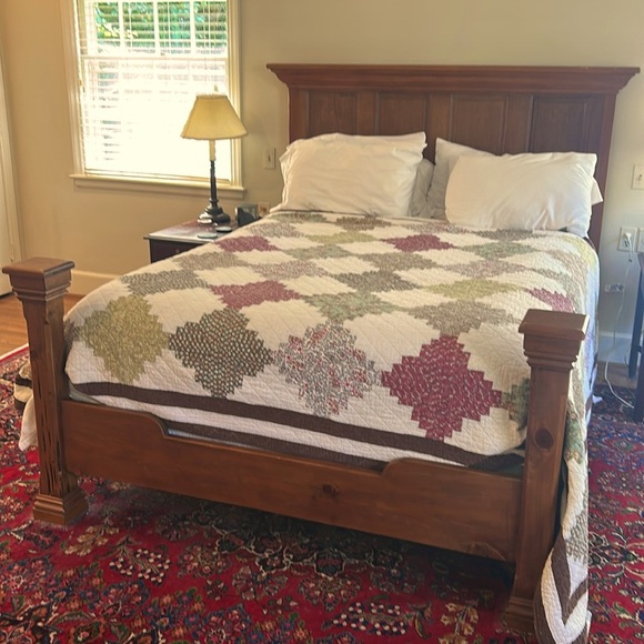 Quilt Patchwork King Bedspread in Cream Brown Green Red Vintage Family Estate - Picture 3 of 10
